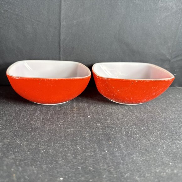 2 PYREX 10-12 oz A-17 Bowls Red Square Ovenware USA 4.75" - Picture 1 of 6